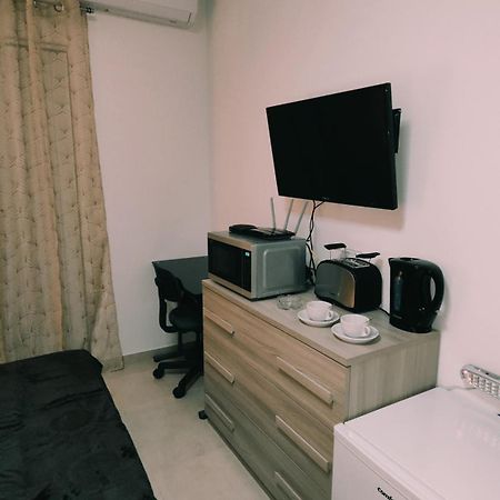 Fairwinds - Double Room With Ensuite - Luqa Airport - Self Check In & Out Available Bagian luar foto