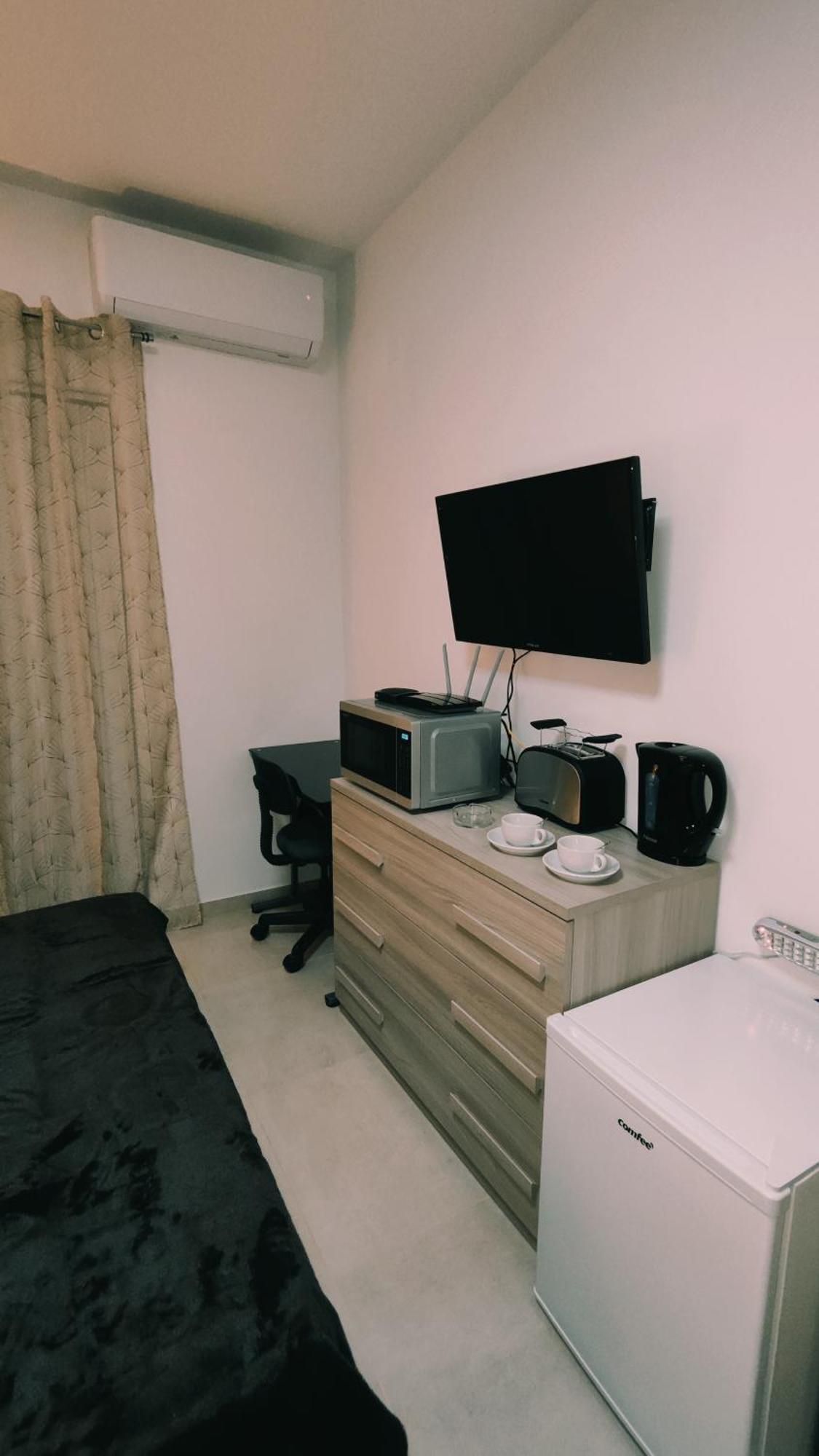 Fairwinds - Double Room With Ensuite - Luqa Airport - Self Check In & Out Available Bagian luar foto