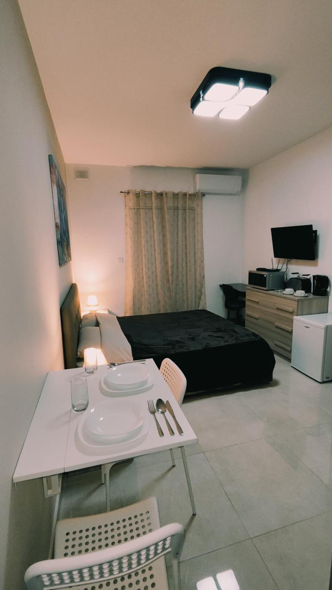 Fairwinds - Double Room With Ensuite - Luqa Airport - Self Check In & Out Available Bagian luar foto